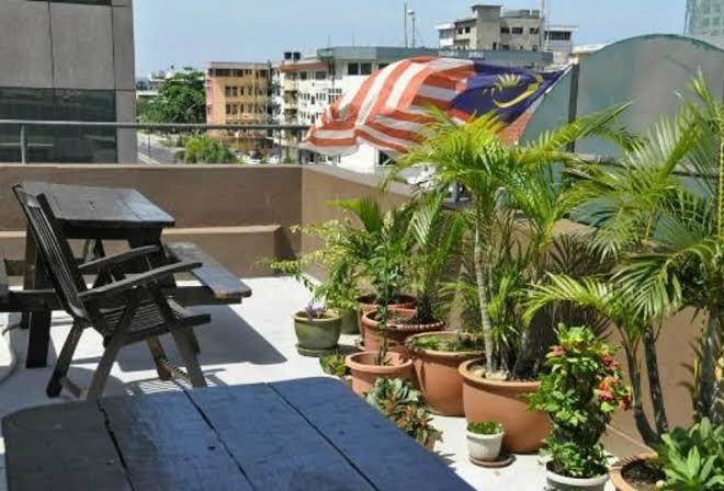 Borneo backpackers