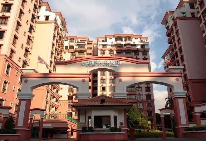 Marina court niza