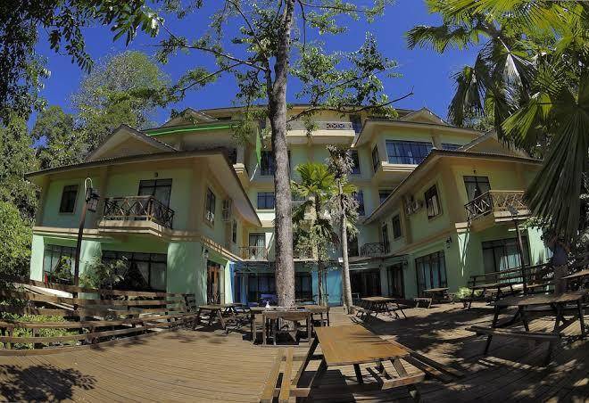 Borneo tropical rainforest resort