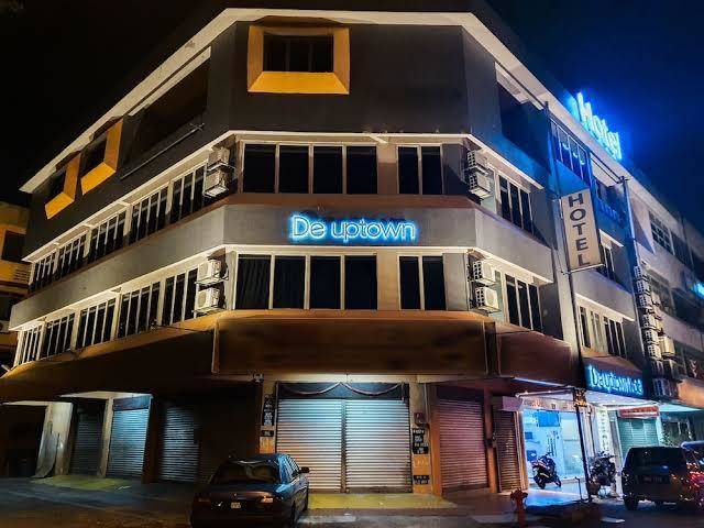 De uptown hotel p j 222