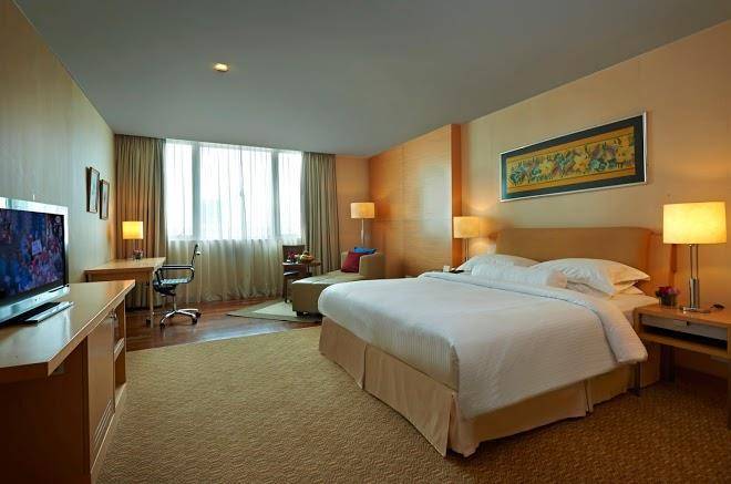 Royale chulan the curve