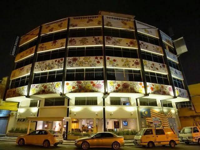 Riverine garden hotel
