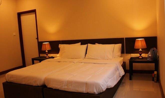 Athiri inn kelaa