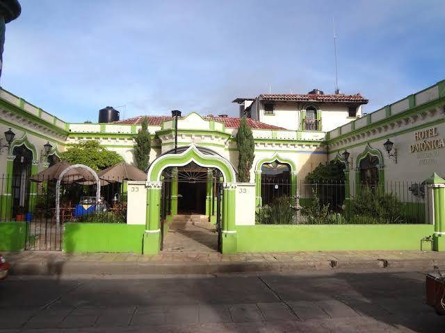 Hotel dmonica