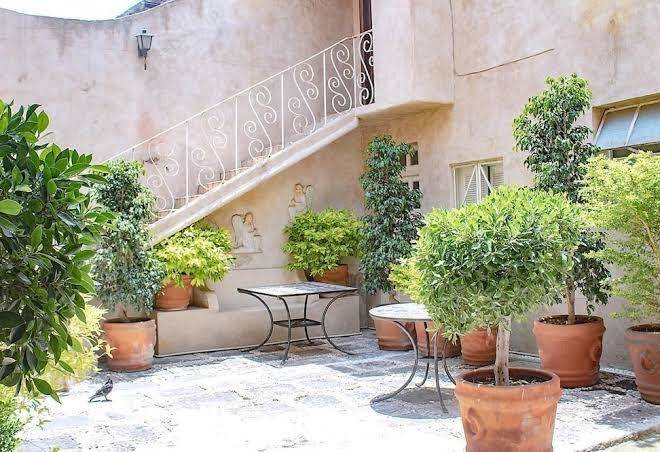 Carlotta boutique hotel