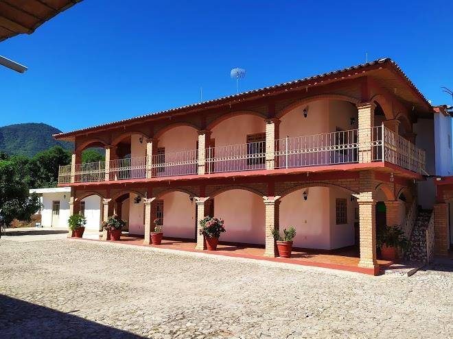 Hotel los arcos