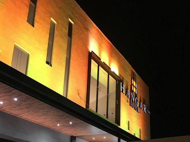 Hotel hangar inn