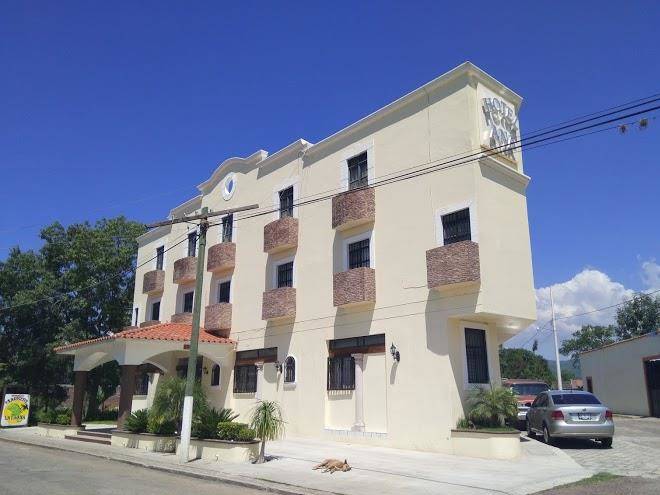 Hotel ana