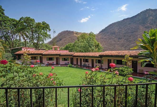Hotel agua blanca