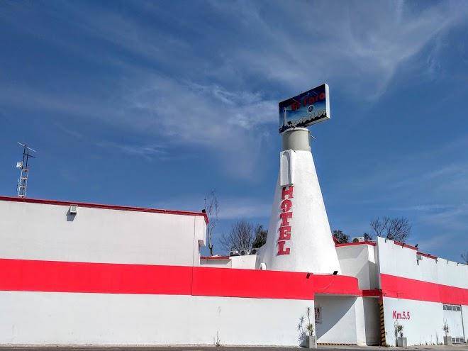 El faro auto hotel
