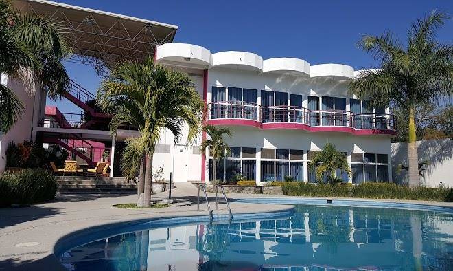Hotel laguna real