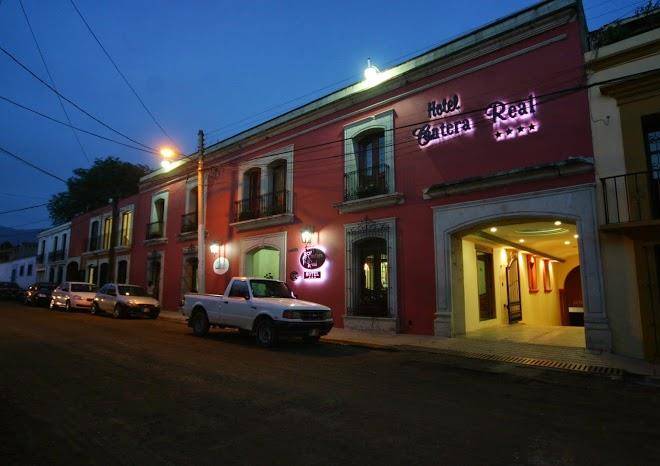 Hotel cantera real