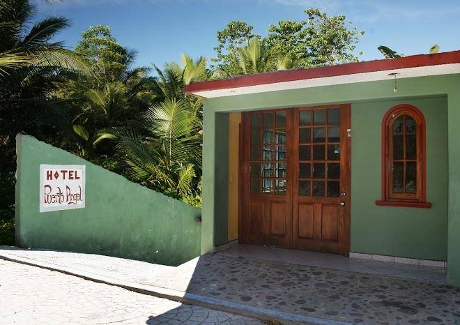 Hotel puerto angel