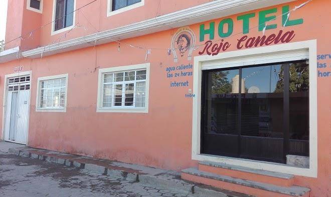 Hotel rojo canela