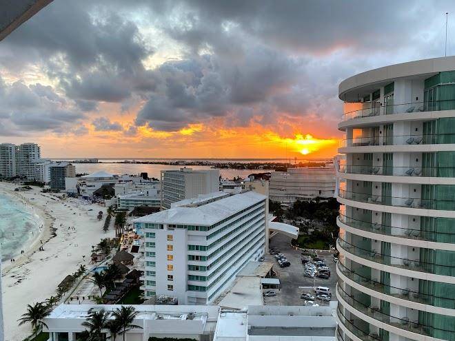 Krystal grand cancun