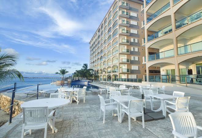 El cantil condominiums