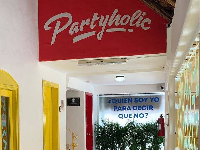 Hotel Partyholic Image