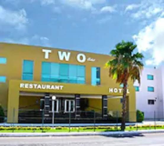 Hotel two select
