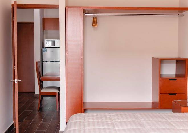 La lola hotel & suites