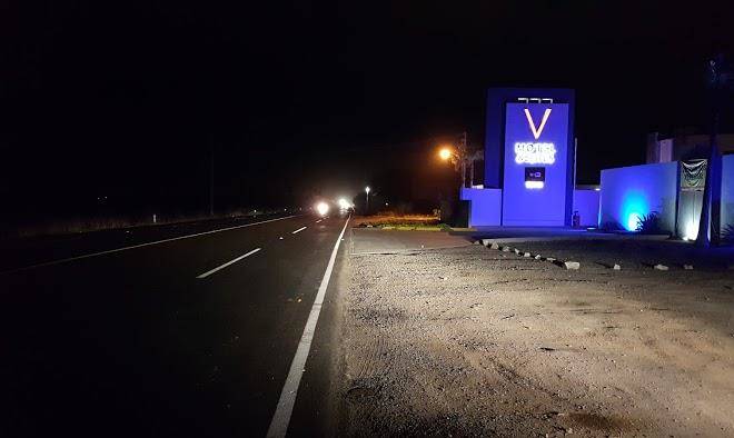V motel & suites