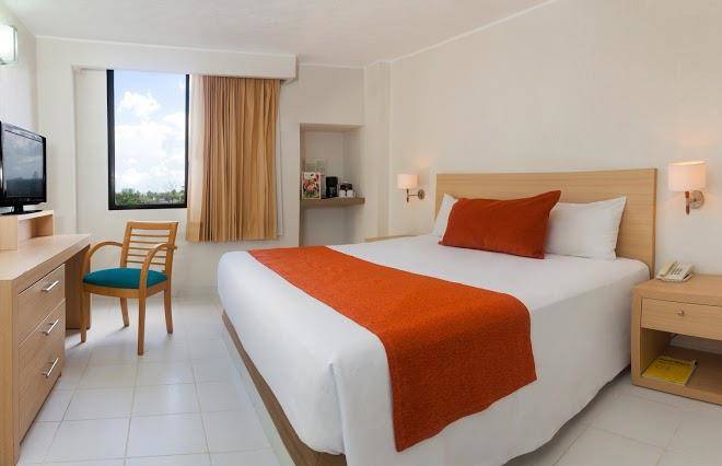 Hotel & suites real del lago