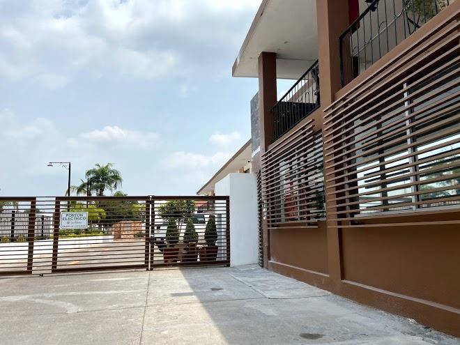 Hotel los robles
