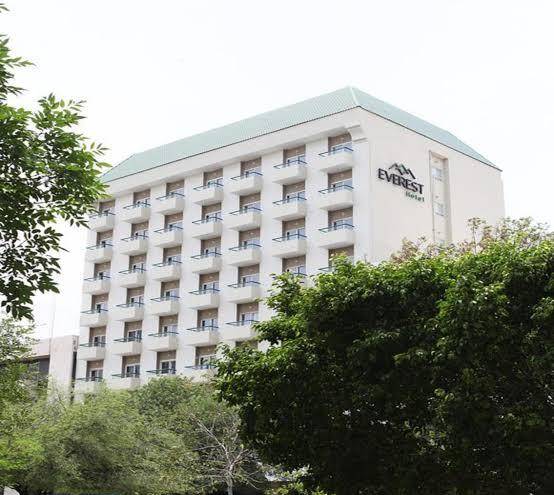 Hotel everest