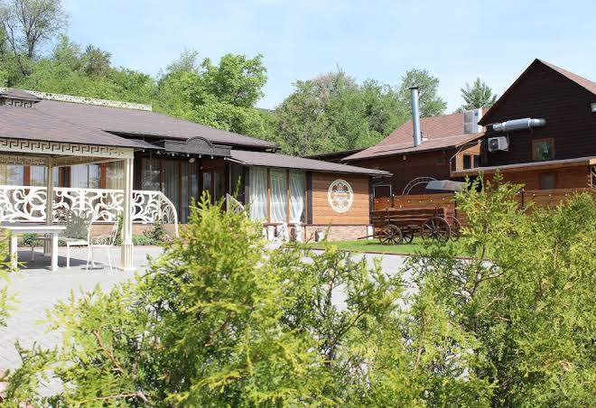 Mini hotel baza de odihna ciocirlia