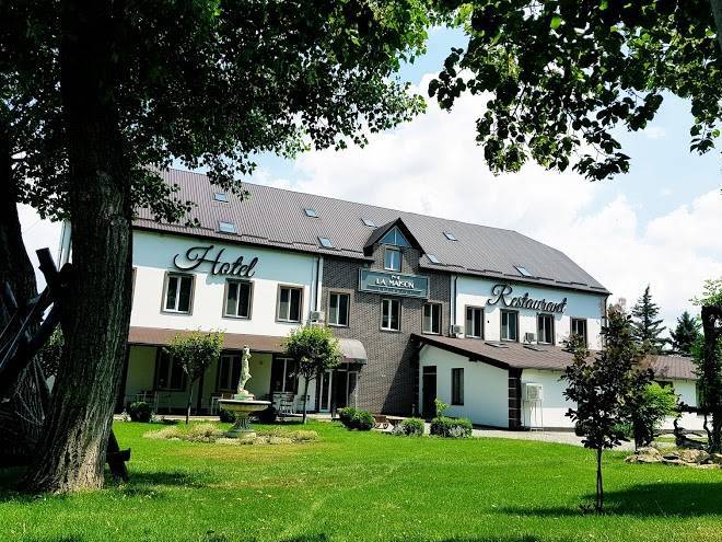 La maison hotel