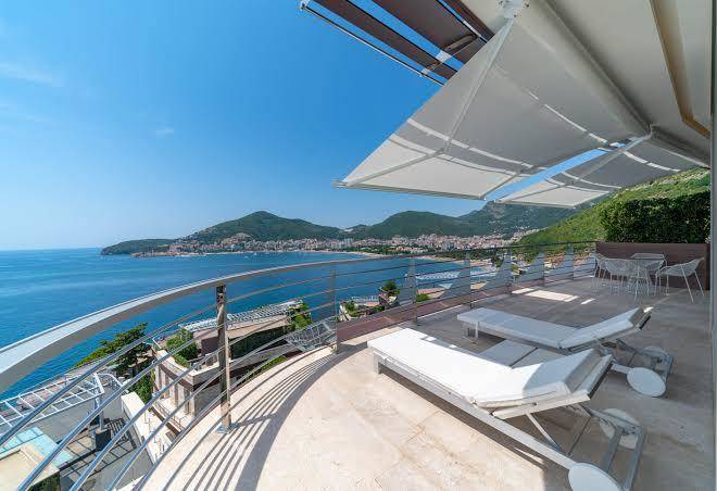 Moet & Chandon Beach By Dukley Image