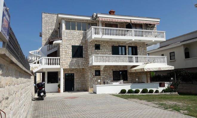 Hotel Restaurant Blue Moon Image