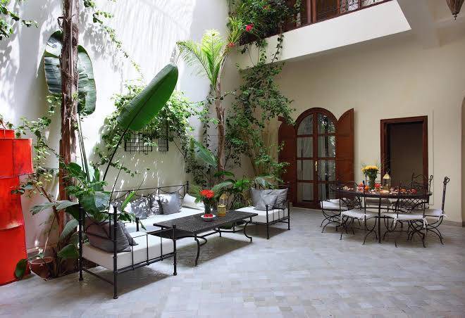 Riad white flowers