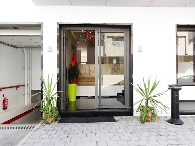 Smarts hotel