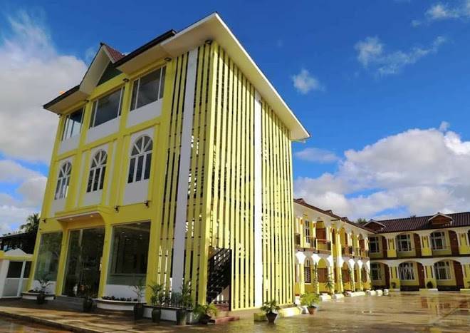 Three seasons hotel