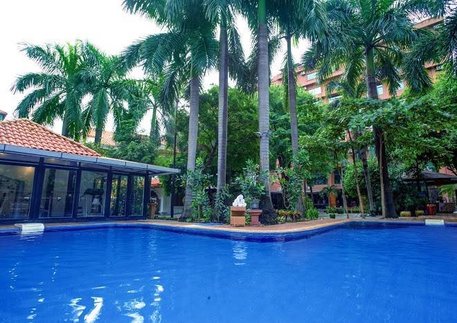 E outfitting golden country hotel
