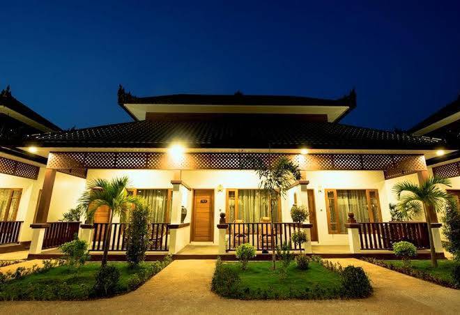 Yadanarpon dynasty hotel