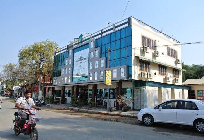 Grand empire hotel