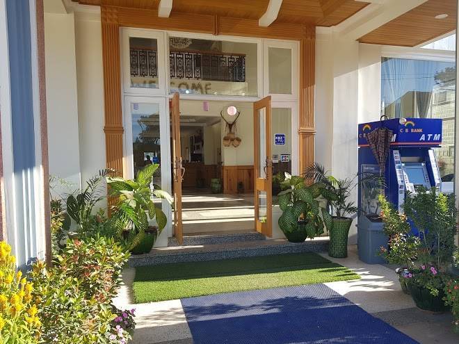 M royal hotel