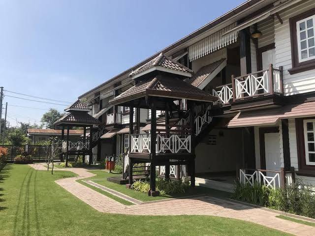 Silver lake hotel
