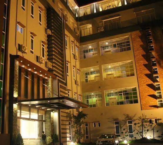 Golden guest hotel