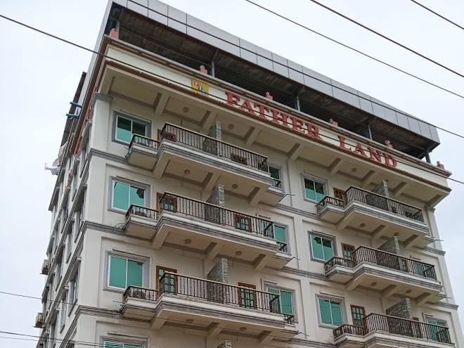 Royal boss hotel