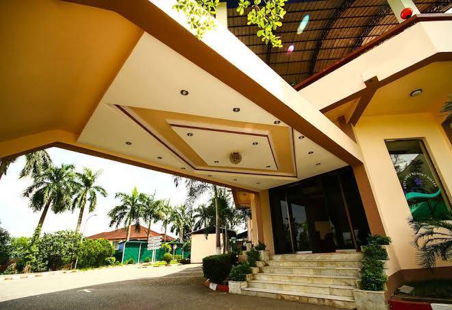 City golf resort hotel