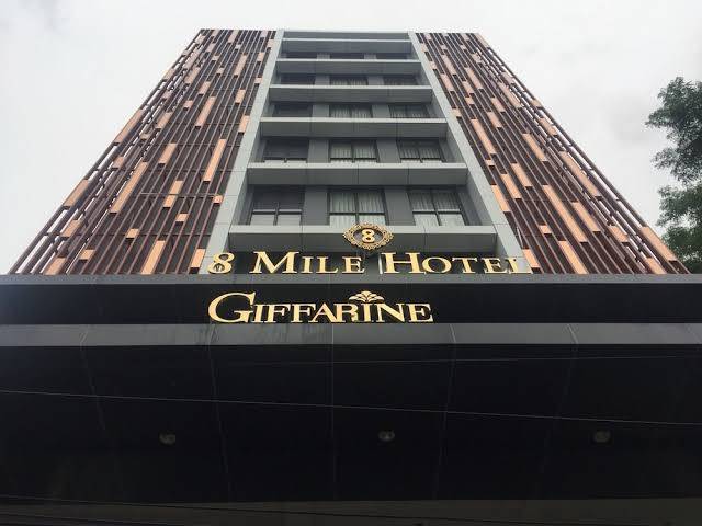 8 mile hotel