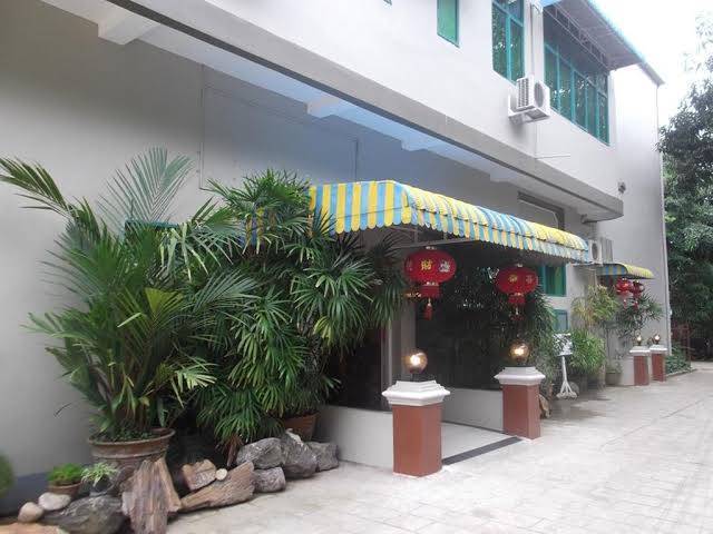 Golden aye yeik mon hotel