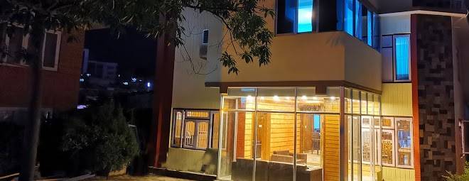 Everest Regency Image