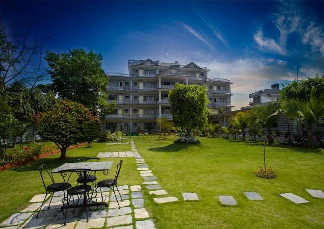 Hotel Crown Himalayas Image