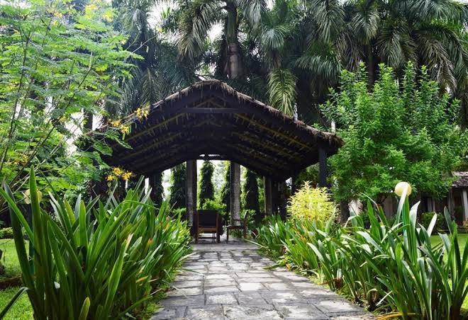 Chitwan paradise hotel