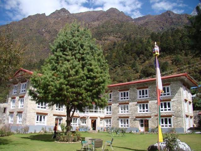 Everest summit lodges lukla