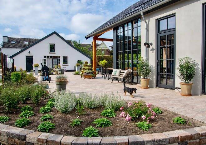 Atkris Arts & Antiques Image