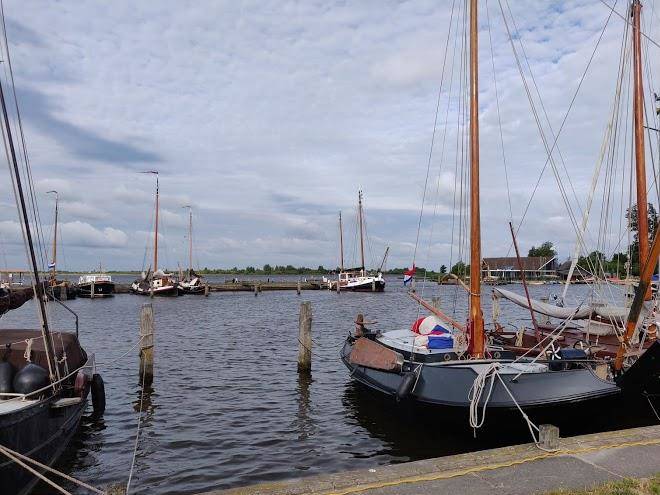 De lauwer holding bv